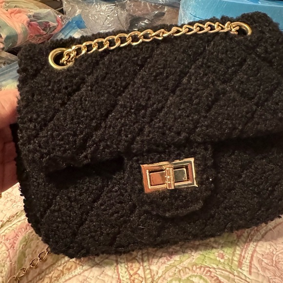 Elegant Black Quilted Handbag with Gold Chain and Clasp NWOT - Picture 2 of 6